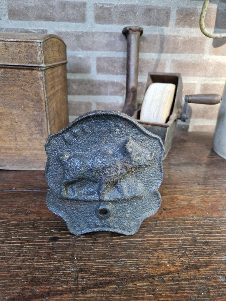 antiek gietijzer everzwijn tractor embleem "Le Sanglier", Ophalen of Verzenden