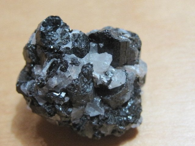 min. 3x ruwe edelsteen TOERMALIJN IN KWARTS (2), Verzenden, Mineraal