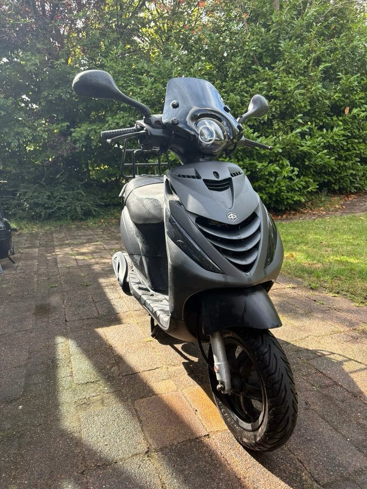 Piaggio zip 2018 (geel kenteken), Fietsen en Brommers, Ophalen of Verzenden, Zo goed als nieuw, Benzine, Zip