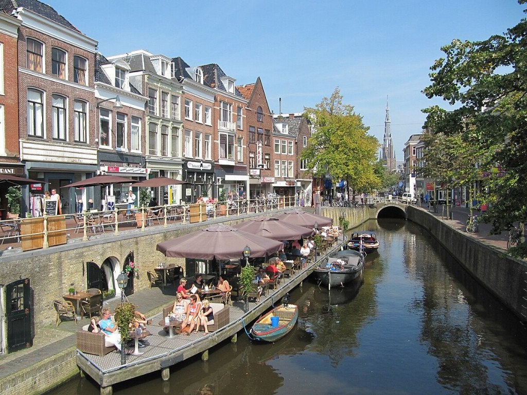Leeuwarden groot Horecapand op toplocatie aan de gracht