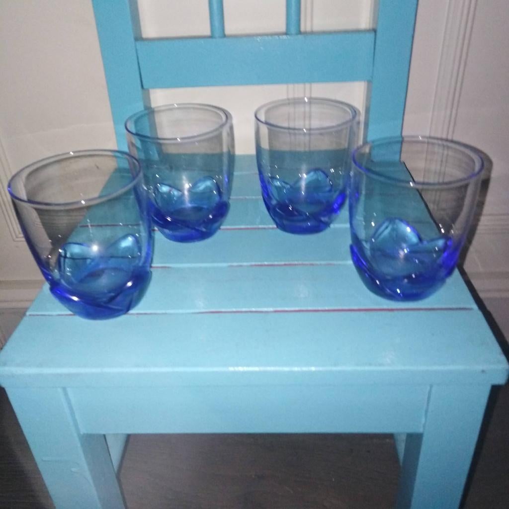 Limonade glaasjes blauw met bloembodem 4 stuks, Glas of Glazen, Gebruikt, Ophalen of Verzenden, Glas