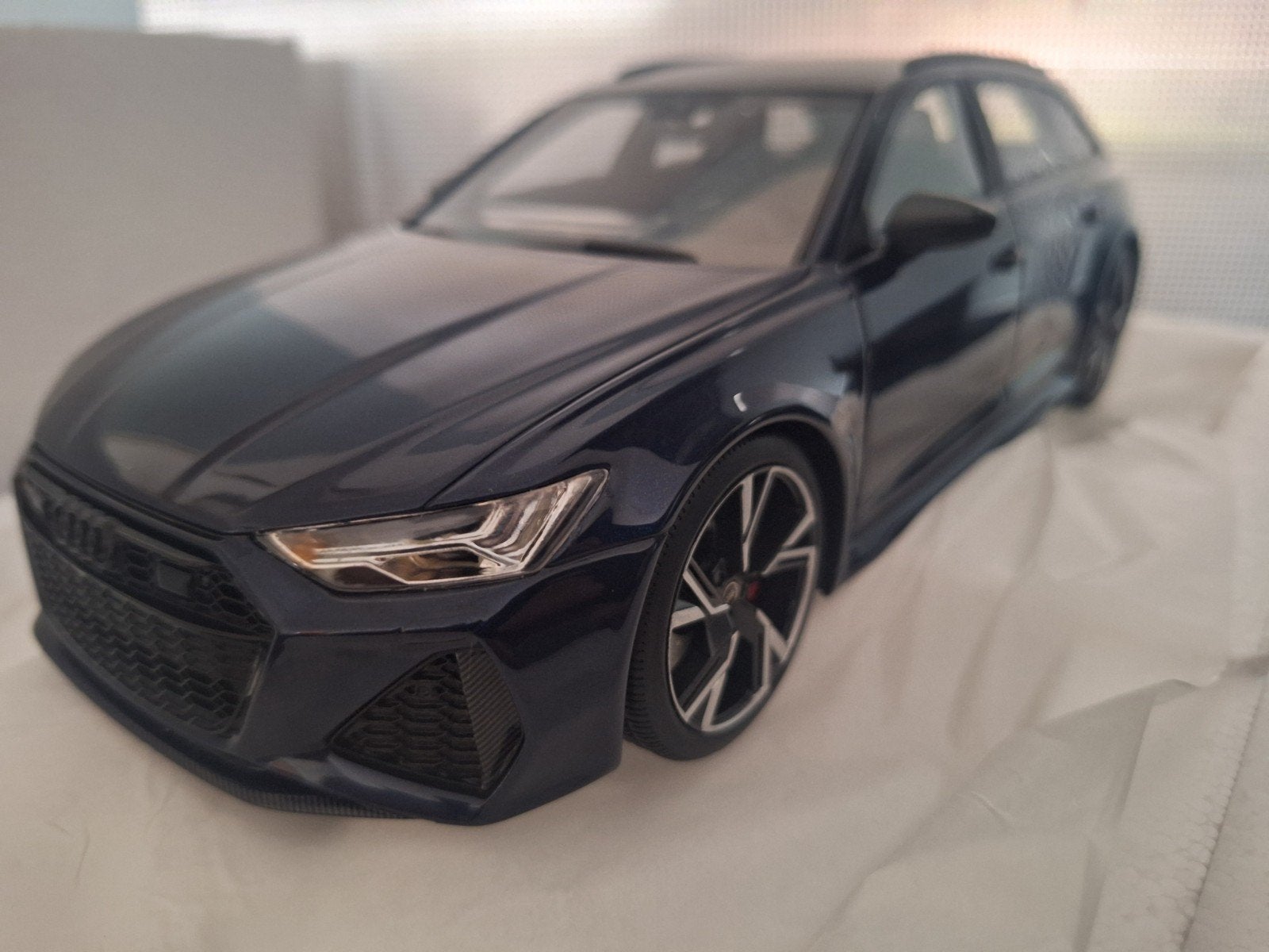 Audi RS 6 Avant Carbon Black, donker blauw Schaal 1:18, Hobby en Vrije tijd, Overige merken, Auto, TopSpeed, Nieuw