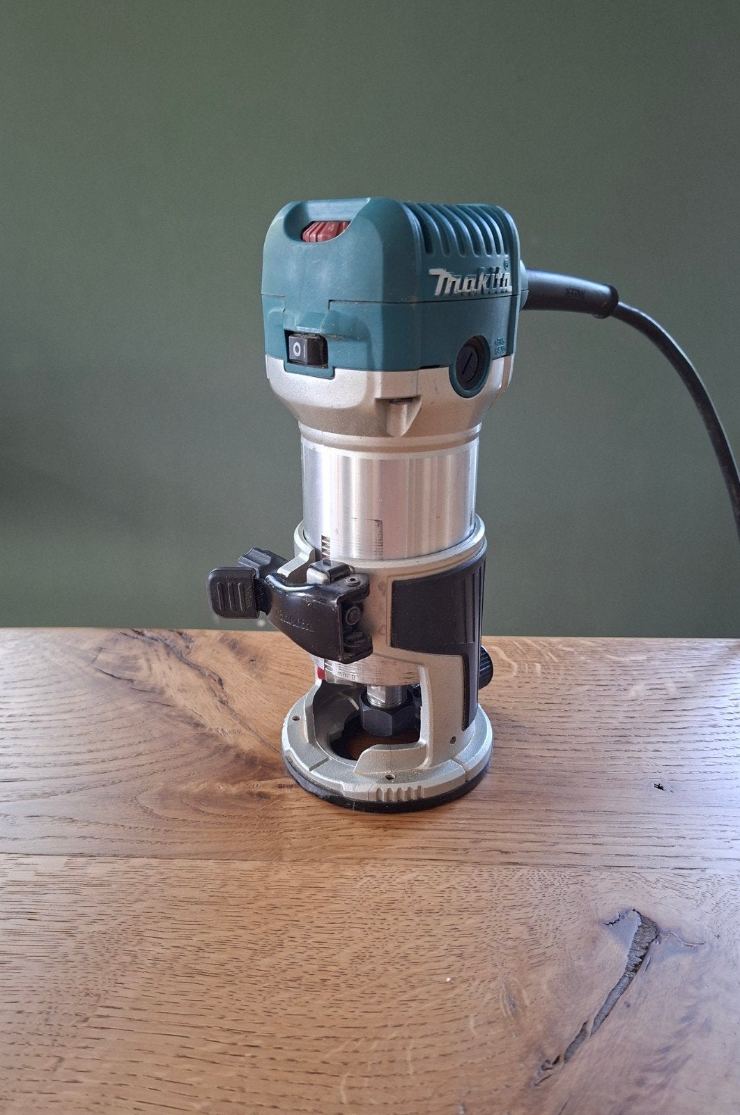 Makita RT0700C bovenfrees/Kantenfrees, Gebruikt, Ophalen of Verzenden, Elektrisch, Makita