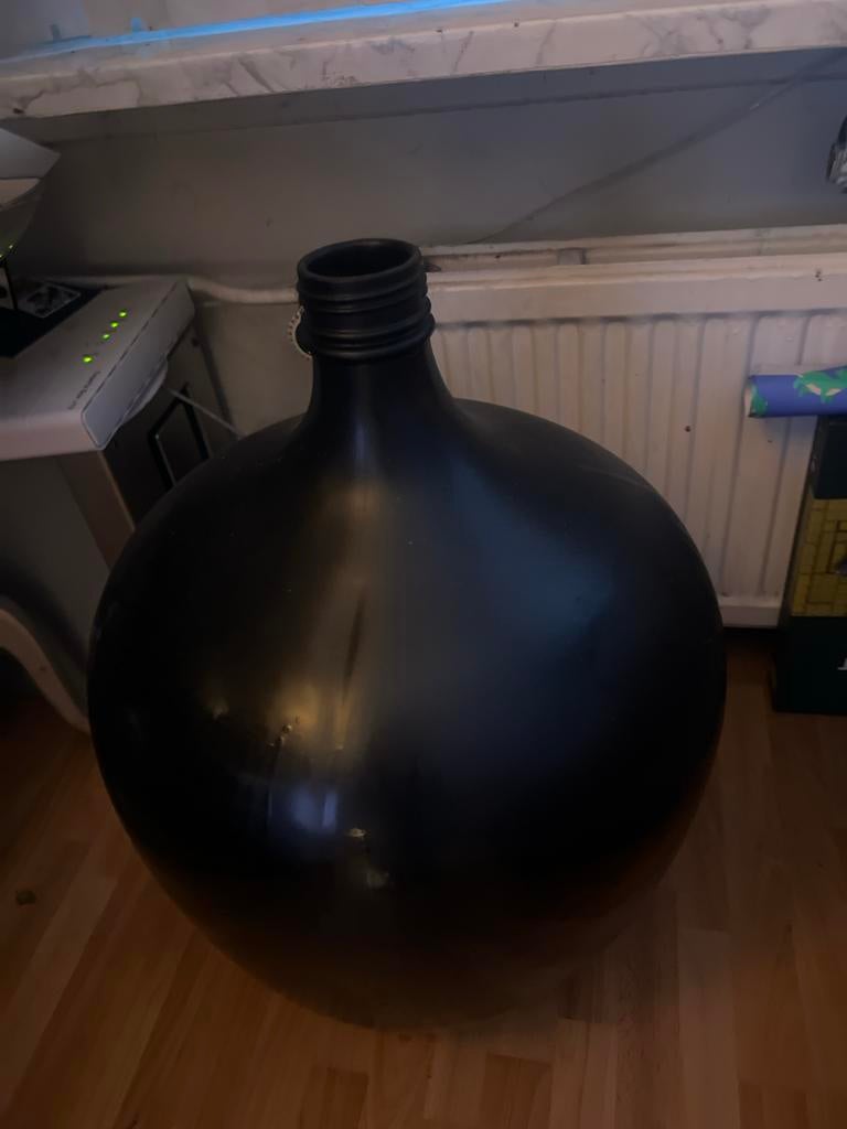Grote zwarte wijnfles, Gebruikt, 50 tot 75 cm, Zwart, Ophalen of Verzenden