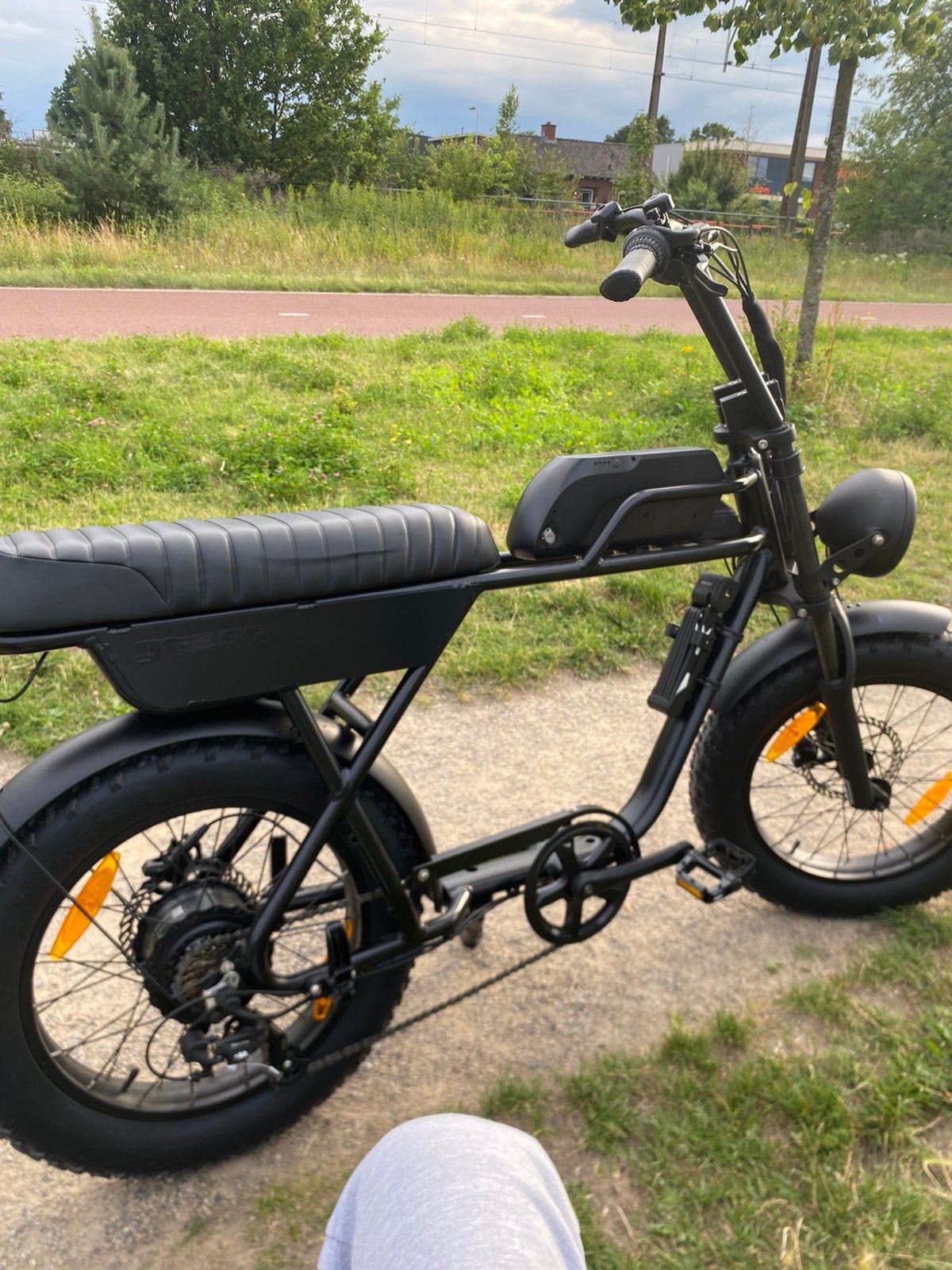 Nieuwe batterij en nieuwe ketting en nieuwe pedaalsensor, Ophalen, Zo goed als nieuw, 30 tot 50 km per accu, Overige merken