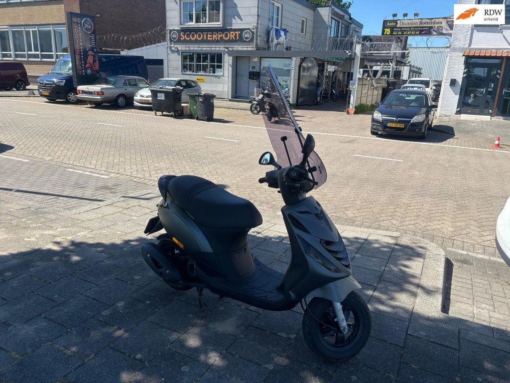 Piaggio Snorscooter Zip, Piaggio, Gebruikt, Thurledeweg 81
3044ER  Rotterdam, NL, Scooterport