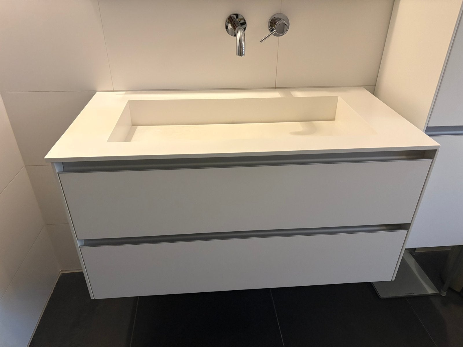 2 Thebalux Wastafels frozen,100cm,mat wit,zonder kraangaten., Ophalen, 50 tot 100 cm, Zo goed als nieuw, Minder dan 100 cm