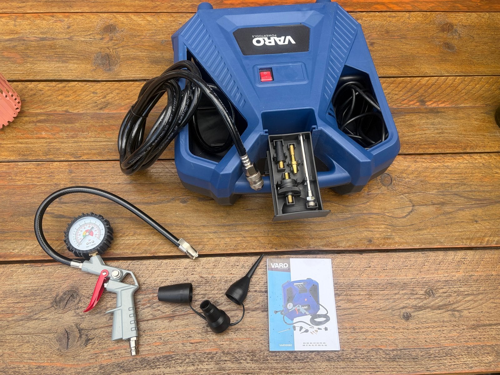 Varo Power Tools Luchtcompressor met accessoires, Doe-het-zelf en Verbouw, Ophalen, 6 tot 10 bar, Zo goed als nieuw, Minder dan 200 liter/min