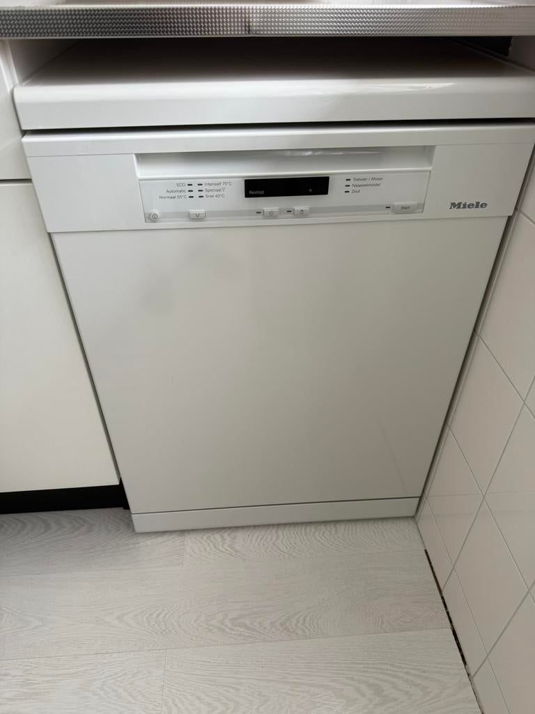 Miele vrijstaande vaatwasser, Witgoed en Apparatuur, Vaatwasmachines, Ophalen, Zo goed als nieuw, Minder dan 85 cm