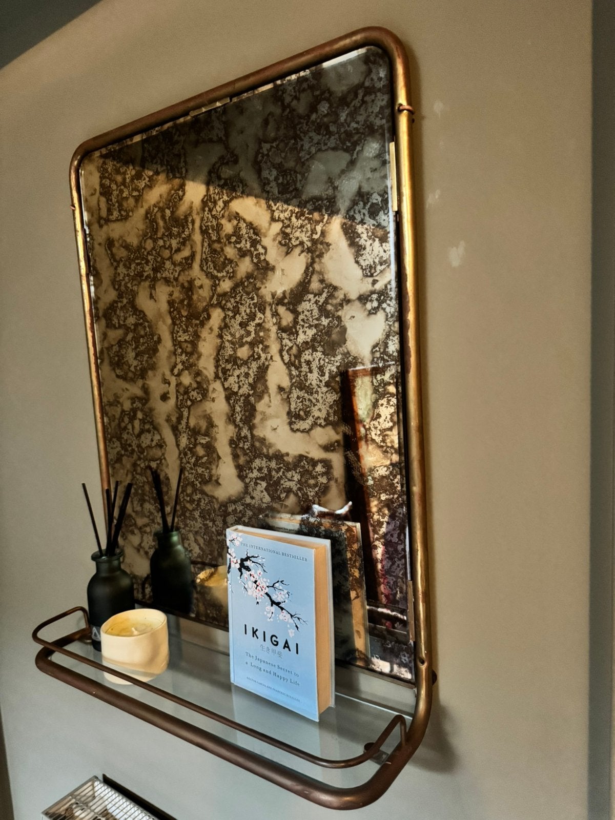 Oude messing gouden spiegel met verweerd spiegelglas, Ophalen, Rechthoekig, 50 tot 100 cm, Minder dan 100 cm