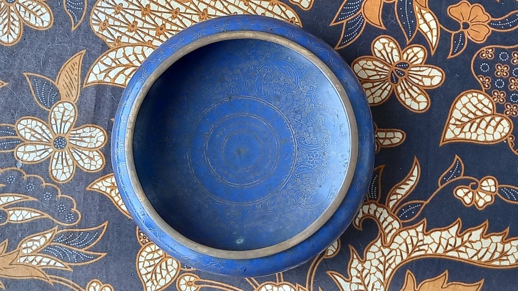 Mooie originele Chinese schaal van blauw cloisonne 21 cm., Blauw, China, Ophalen of Verzenden, Handgemaakt