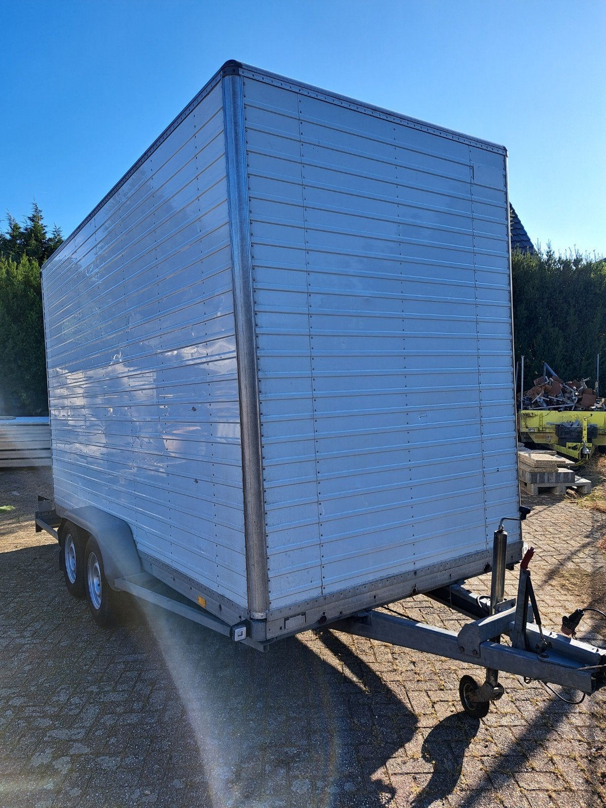 dichte Aanhangwagen, Ophalen