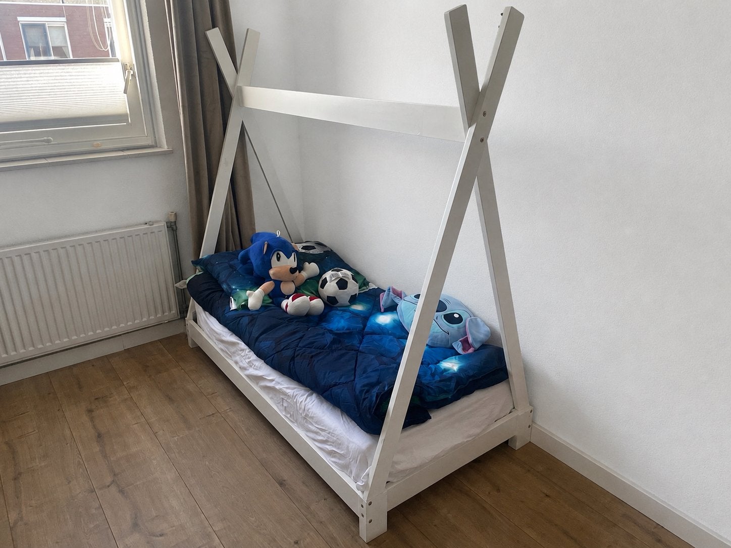 Wit houten tipi kinderbed 70x140, Ophalen, Wit, Zo goed als nieuw, Overige maten