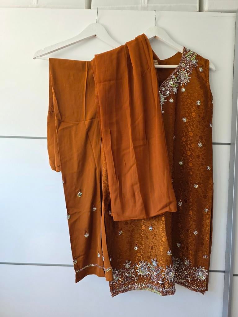 Salwar kameez mt S/M, Kleding | Dames, Maat 38/40 (M), Overige typen, Bruin, Ophalen of Verzenden