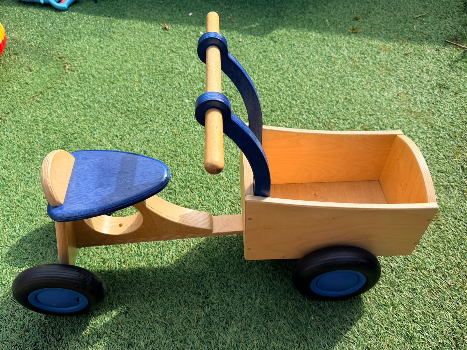 Loopfietsje bakfiets van hout, Kinderen en Baby's, Ophalen, Zo goed als nieuw, Loopfiets