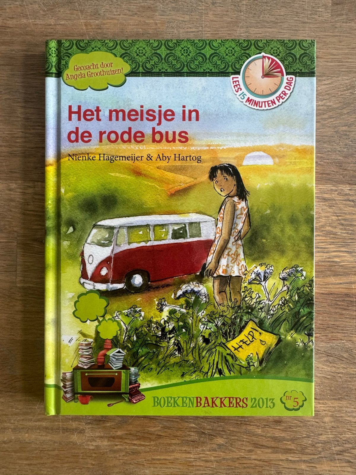 Het meisje in de rode bus - Nienke Hagemeijer & Aby Hartog, Fictie algemeen, Ophalen of Verzenden, Zo goed als nieuw, Nienke Hagemeijer & Aby Hartog