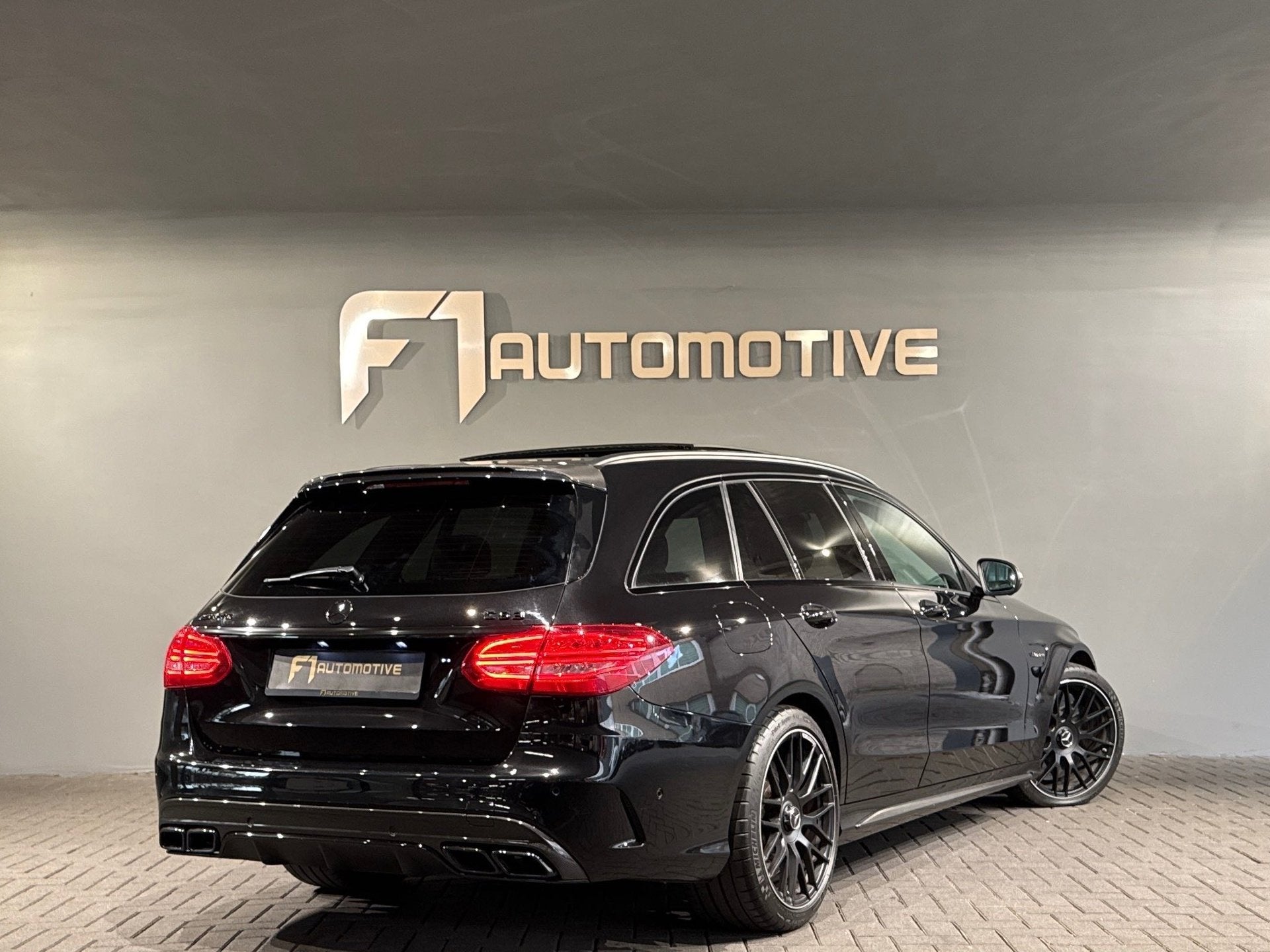 Mercedes-Benz C-klasse Estate AMG 63 S Pano|HUD|Carbon|Memor, Automaat, Dealer onderhouden, Achterwielaandrijving, Gebruikt