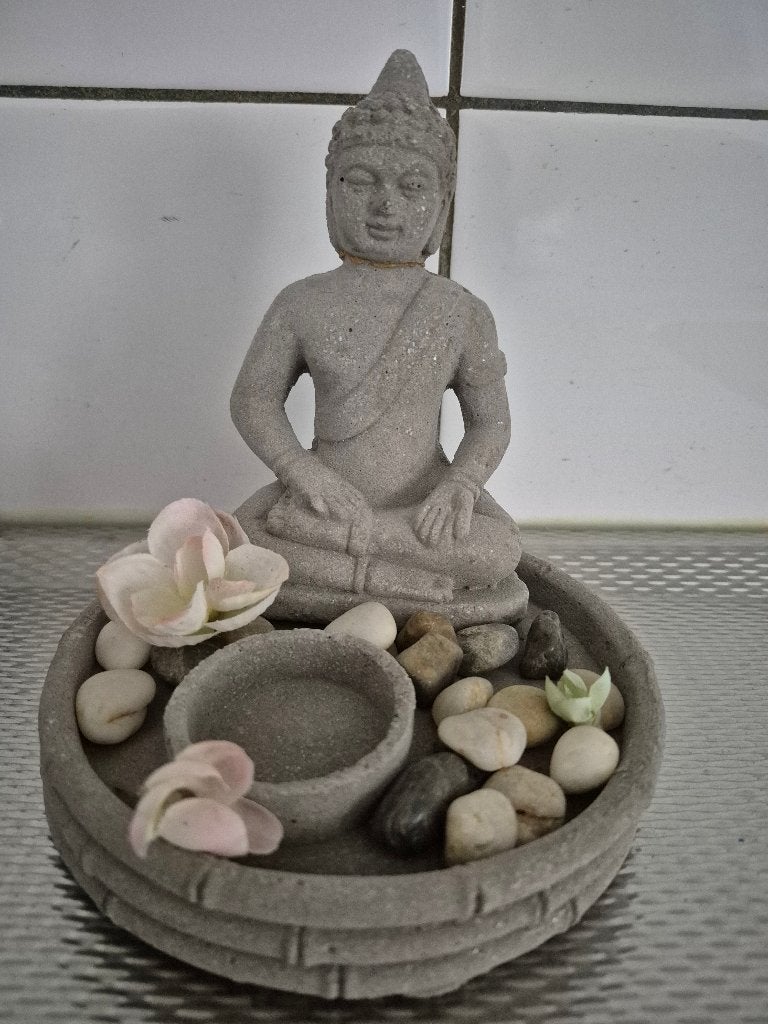 Boeddha beeldje met decoratie en wierookhouder, 15 cm, Steen/keramiek, Grijs, Ophalen of Verzenden
