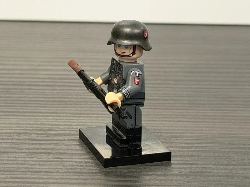 WW2 German Waffen Schutzstaffel minifig/minifigure met StG42, Verzenden, Landmacht, Duitsland, Miniatuur of Beeldje