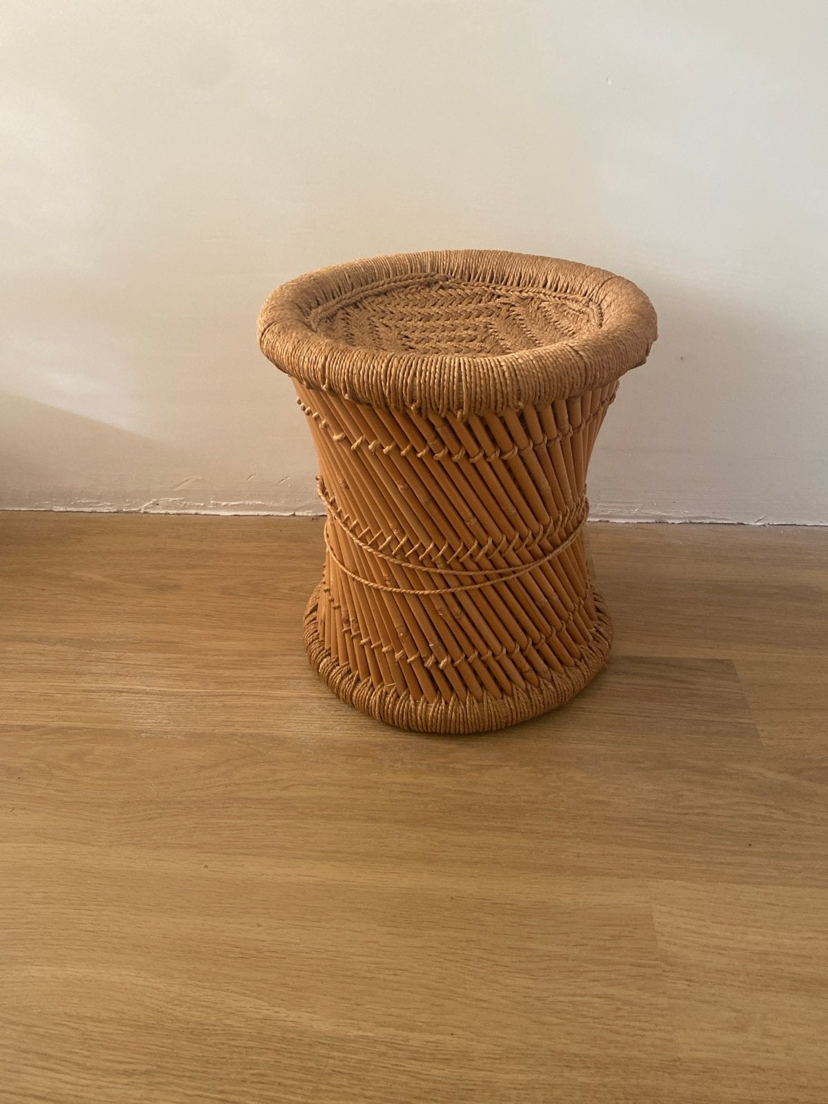 Rotan krukje / bijzettafel / Mooda, Ophalen, Gebruikt, Overige materialen