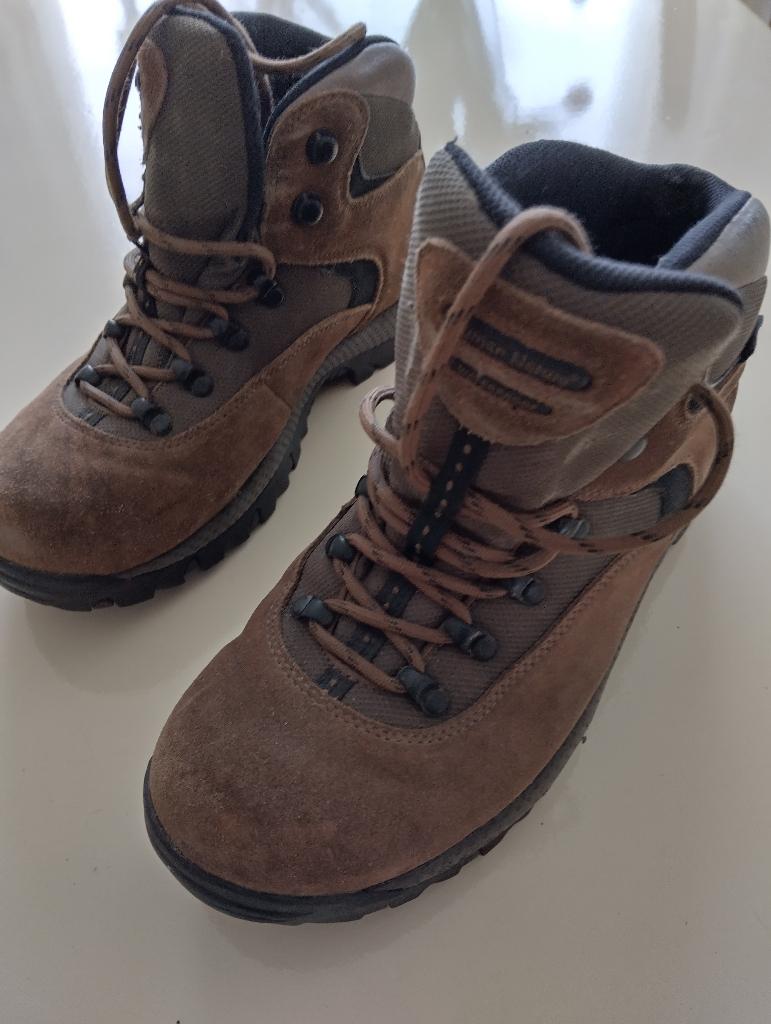 Bruine Human Nature waterdichte wandelschoenen. Maat 42, Bruin, Human Nature, Gedragen, Wandelschoenen