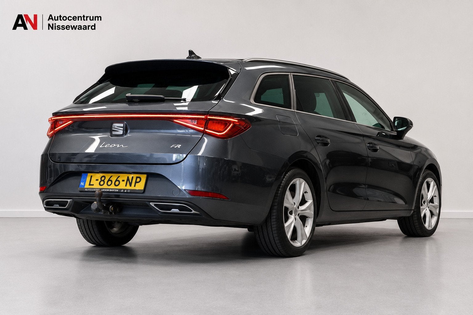 Seat Leon Sportstourer 1.5 eTSI FR Business Intense |Panoram, Auto's, Seat, 4 cilinders, Leon, Leder en Stof, Origineel Nederlands