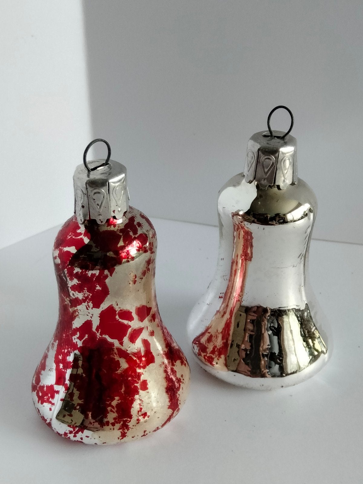 2 Vintage glazen kerstballen/kerstklokjes. 7 cm (incl oogje), Diversen, Ophalen of Verzenden