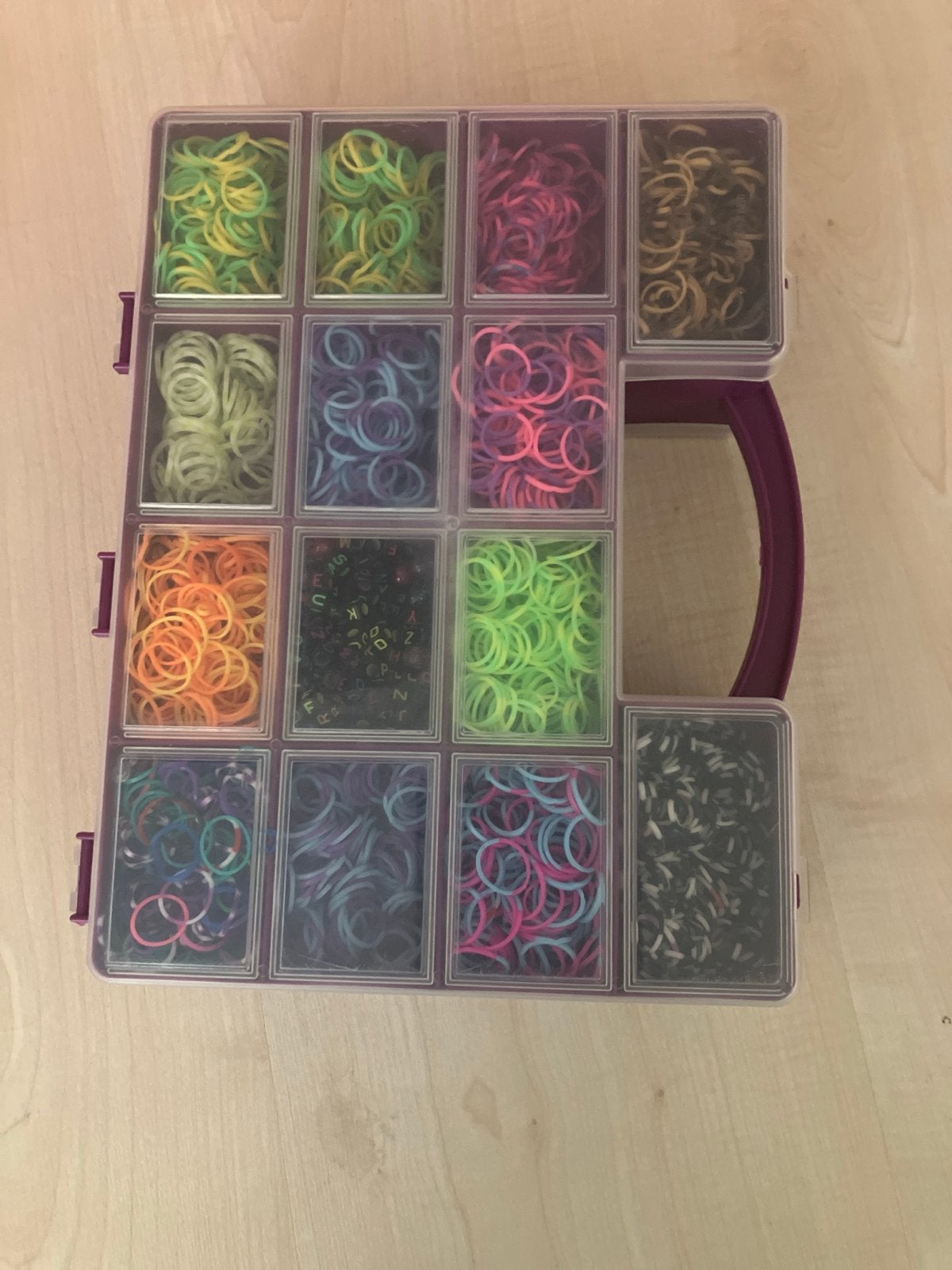 Loom bands opbergdoos met inhoud, Gebruikt, Meerkleurig, Ophalen of Verzenden, Kunststof