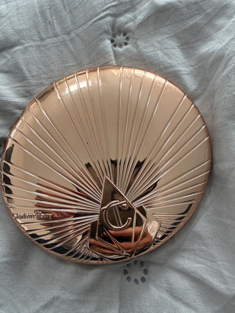 Charlotte tilbury airbrush bronzer, Sieraden, Tassen en Uiterlijk, Uiterlijk | Cosmetica en Make-up, Ophalen of Verzenden, Bruin