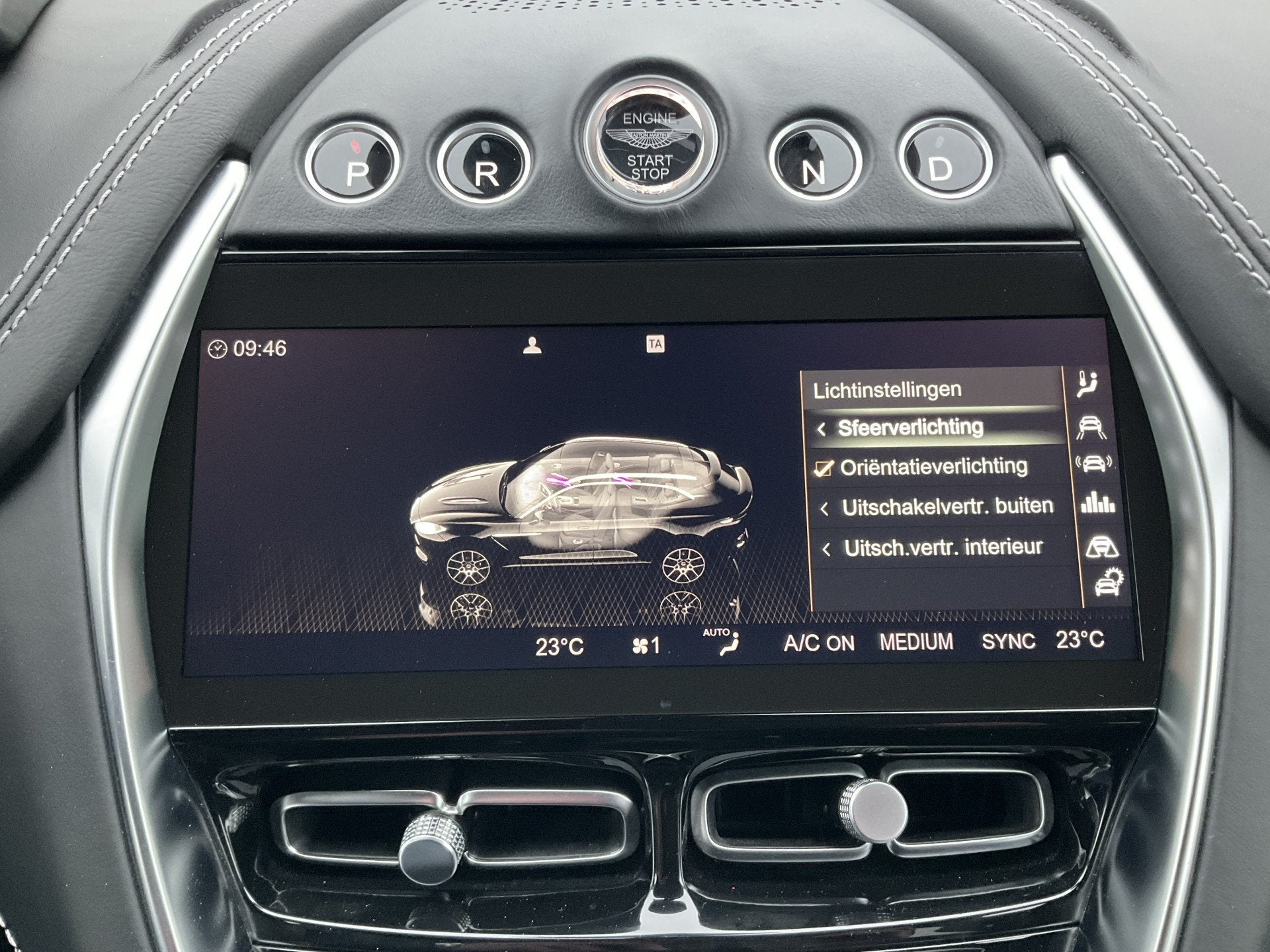 Foto 63 van Aston Martin Dbx 4.0 V8 360 Memory Stoelverw/koeling Sfeer