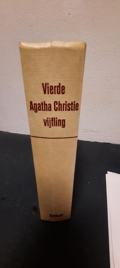 Vierde vijfling - Agatha Christie, Ophalen of Verzenden, Gelezen