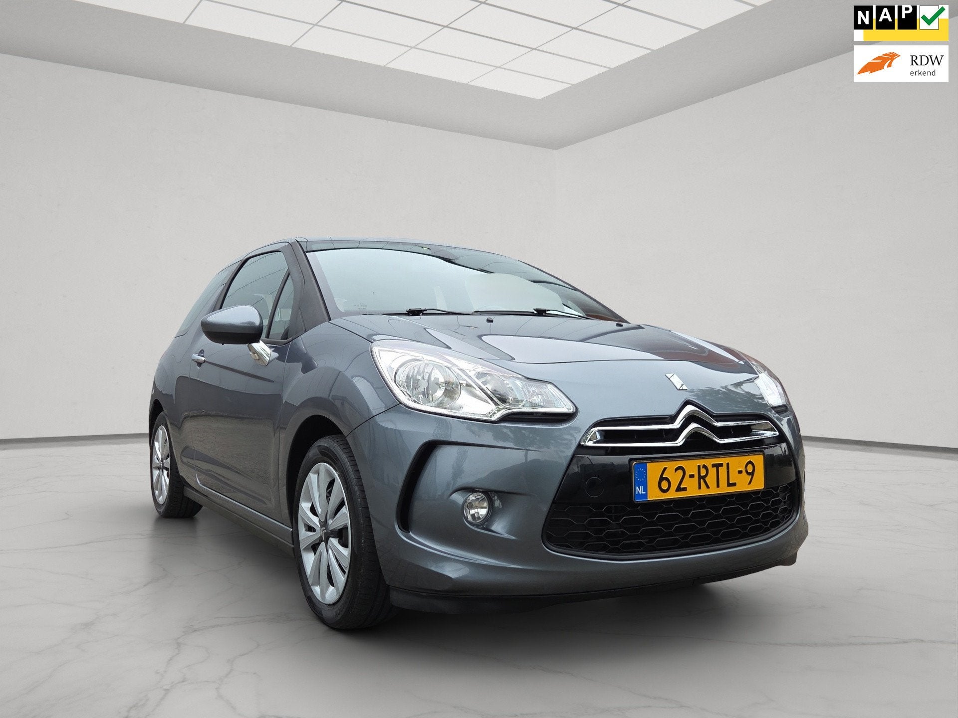 Citroen DS3 1.4 Chic, Voorwielaandrijving, Euro 5, Stof, Zwart