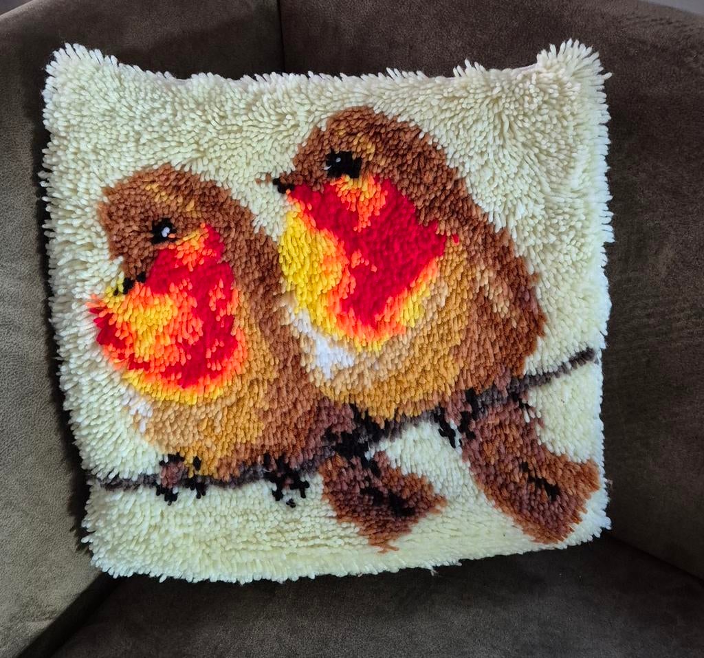 Nieuwe handgemaakt Decoratief kussen met vogels, Ophalen of Verzenden, Zo goed als nieuw, Overige kleuren, Vierkant
