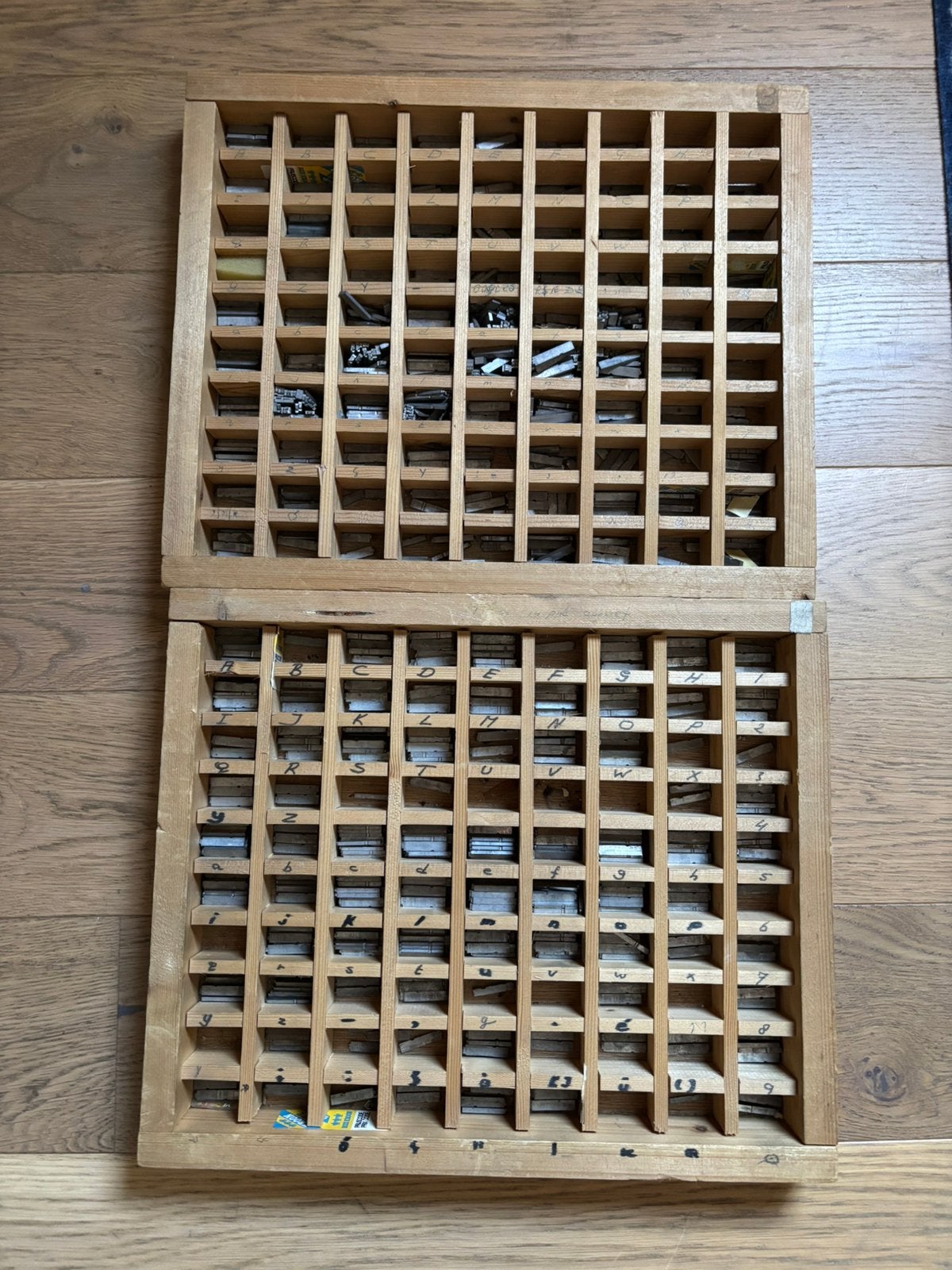 Letterkast met loden stempels (alfabet, cijfers, leestekens), Ophalen of Verzenden