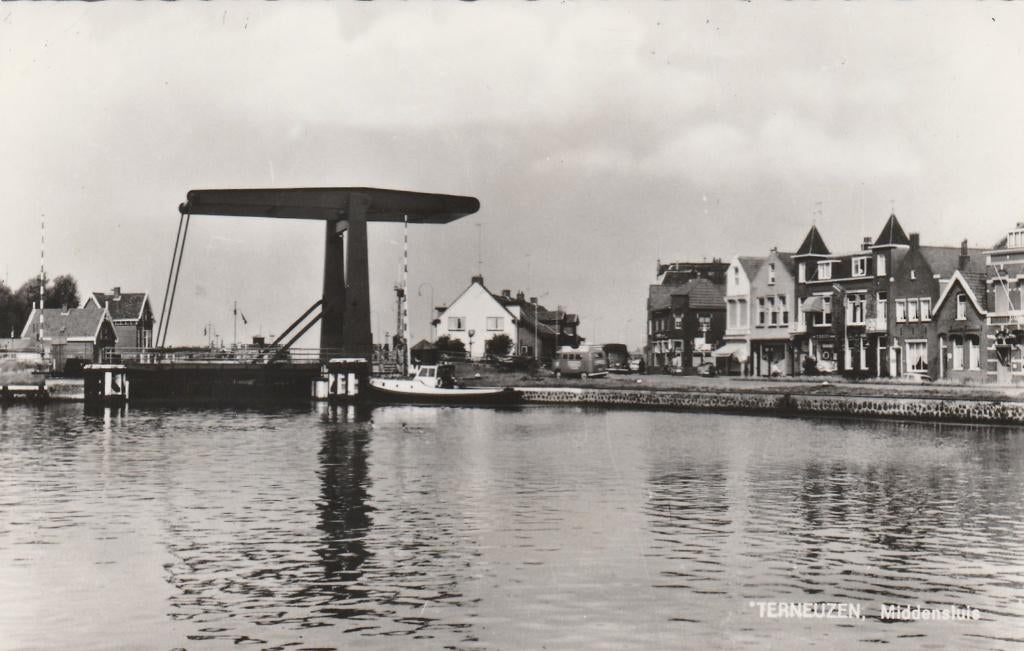 TERNEUZEN Middensluis, Verzamelen, Ansichtkaarten | Nederland, Verzenden, 1960 tot 1980, Gelopen, Zeeland