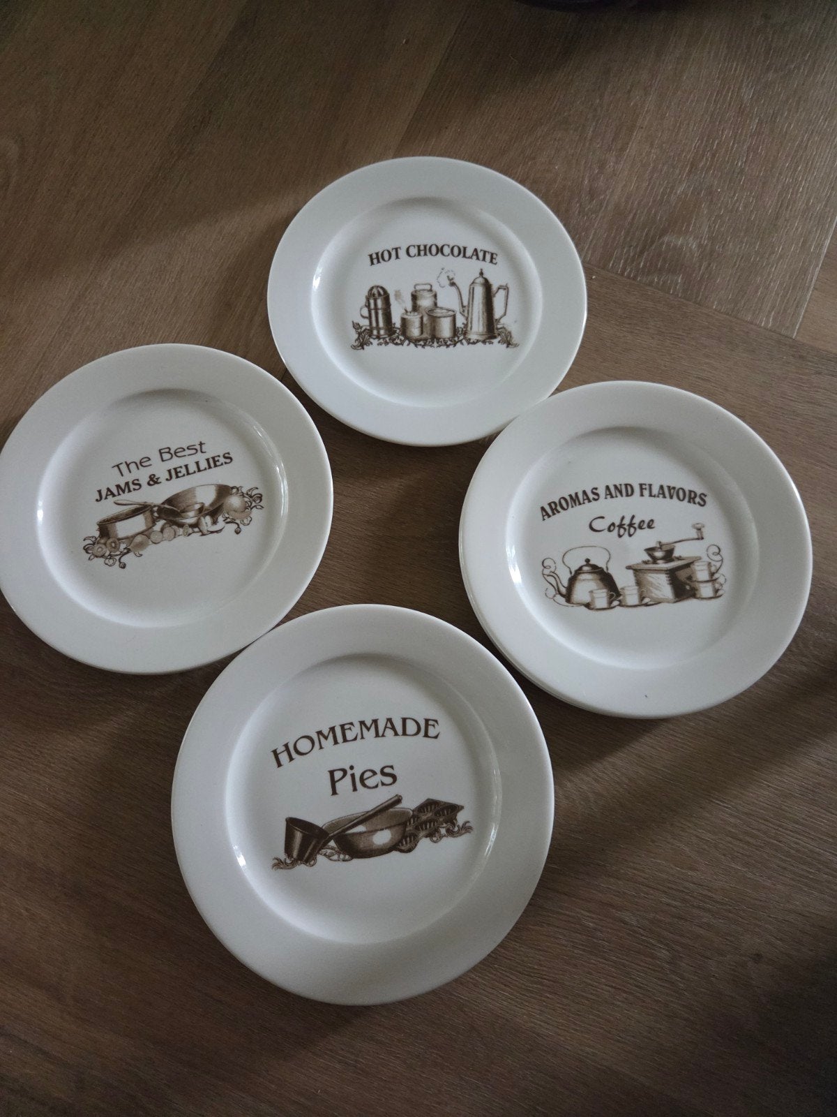 Te koop 7 ontbijt borden, Ophalen of Verzenden, Overige stijlen, Bord(en)