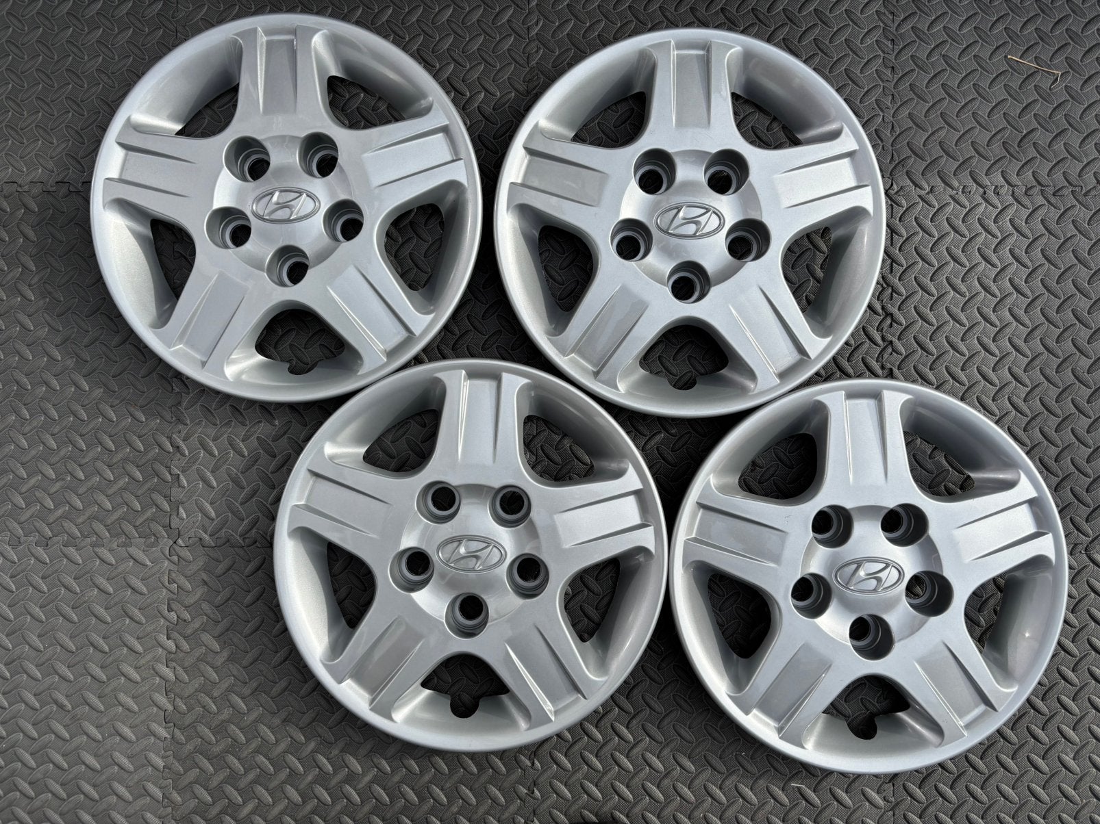 Set originele hyundai Starex en H 200 wieldoppen 14 inch, Ophalen of Verzenden, Gebruikt