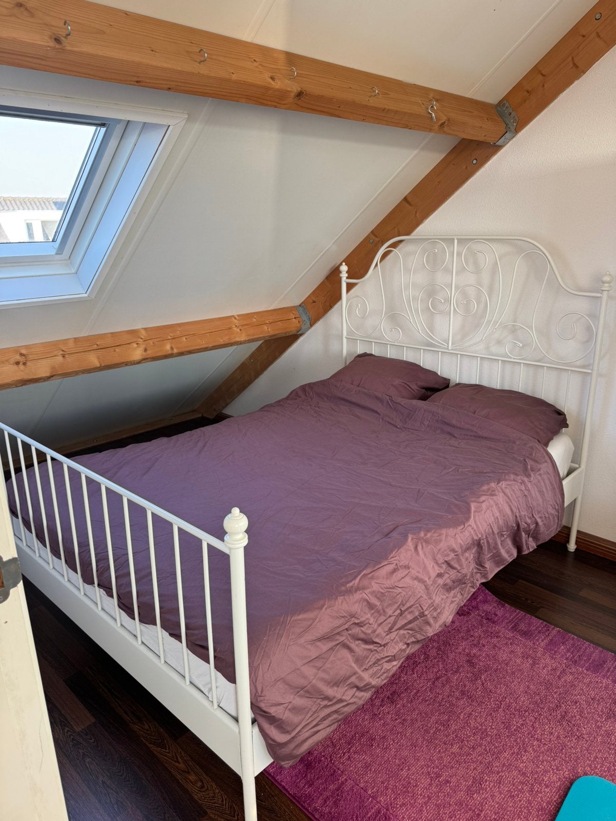 Bedframe (zonder matras etc) 140 x 200 cm