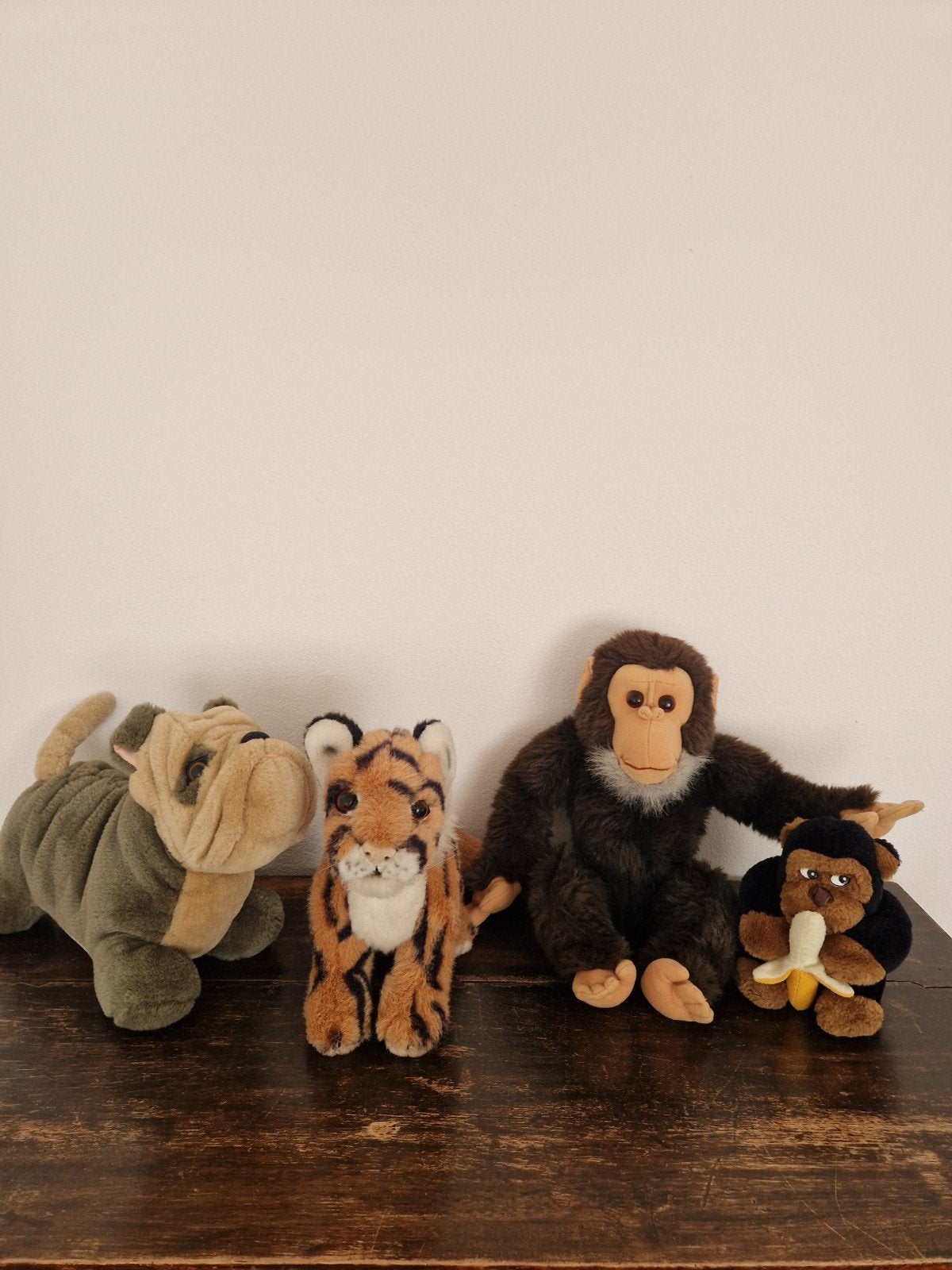 Set van 4 diverse knuffels: aap, tijger en meer!, Gebruikt, Ophalen of Verzenden, Middelgroot (20 tot 80 cm), Met kleding of accessoire