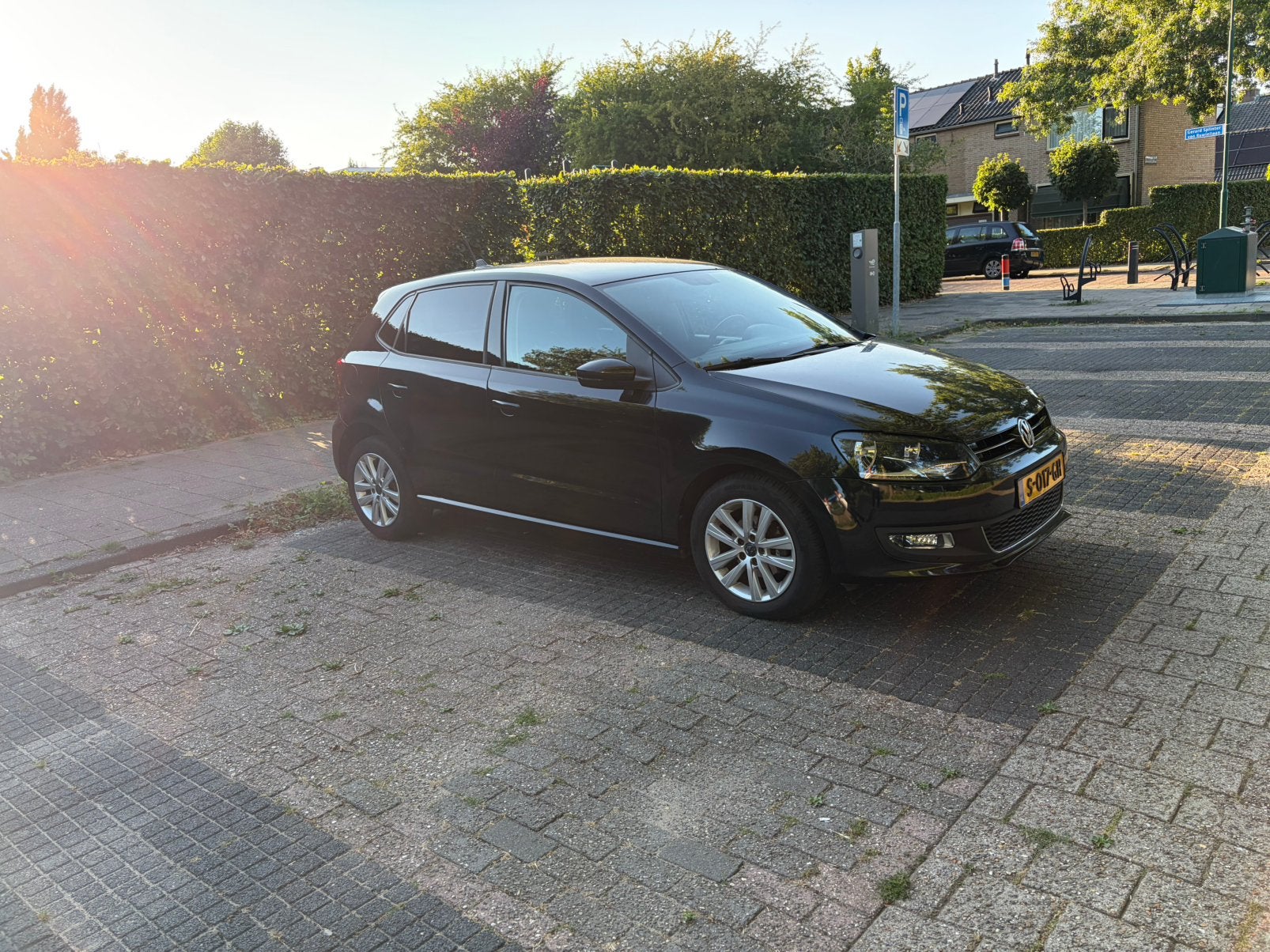 Volkswagen Polo 1.4 highline 2010 Zwart, Voorwielaandrijving, 970 kg, Stof, 40 €/maand