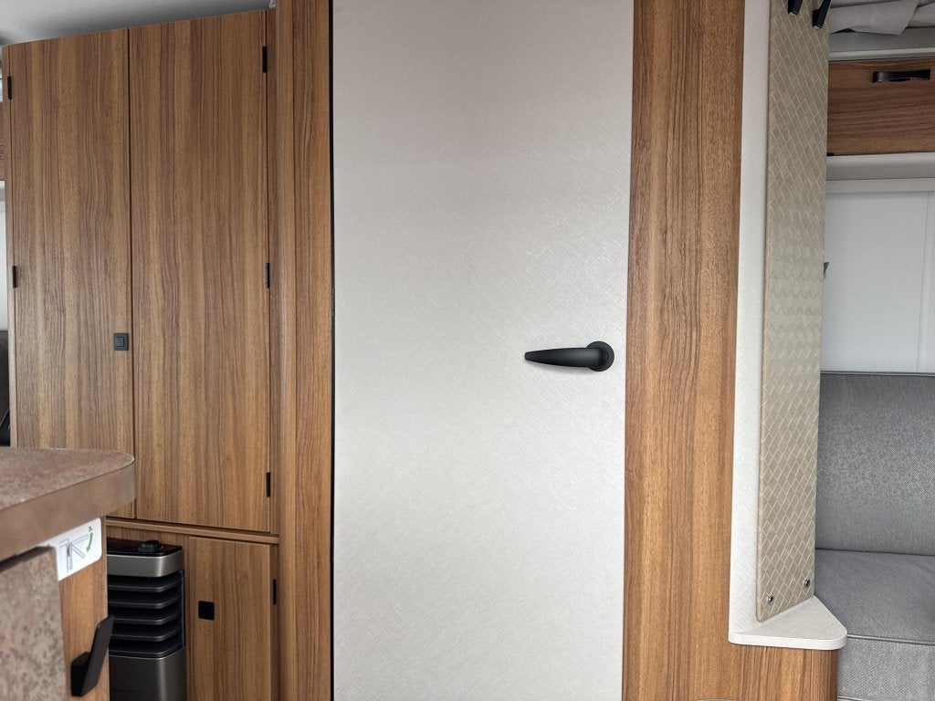 Eriba Touring 530 Legend Hampton zilver AANBIEDING, Standaardzit, Bedrijf, Schokbreker, 4 tot 5 meter