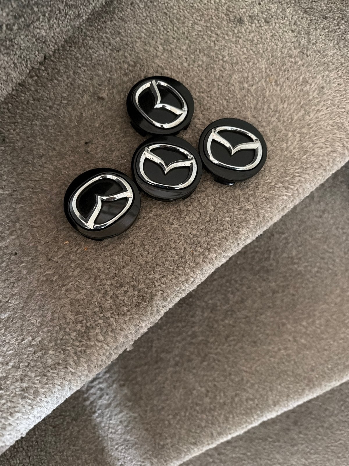 Originele Mazda wieldoppen - Set van 4, Auto diversen, Ophalen of Verzenden, Zo goed als nieuw