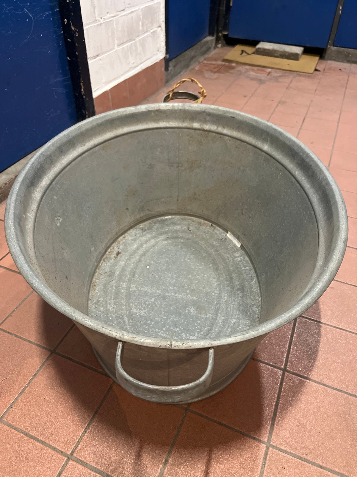Grote zinken teil - Vintage wasbak of decoratie, Antiek en Kunst, Ophalen