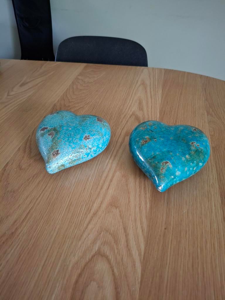 2 x  Keramiek Raku gebakken aqua blauw HART, Gebruikt, Meerkleurig, Overige stijlen, Ophalen of Verzenden