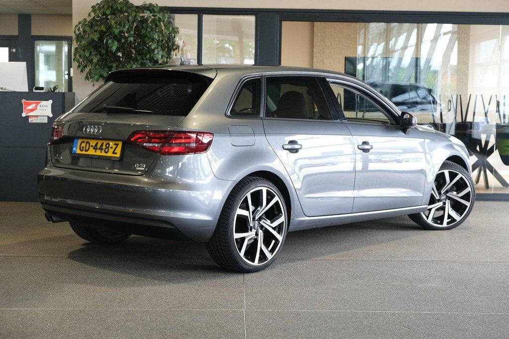 Audi A3 Sportback 1.4 TFSI CoD Pro Line Leder Airco Navi B&O, Auto's, Audi, Gebruikt, 150 pk, Zilver of Grijs, 57 €/maand