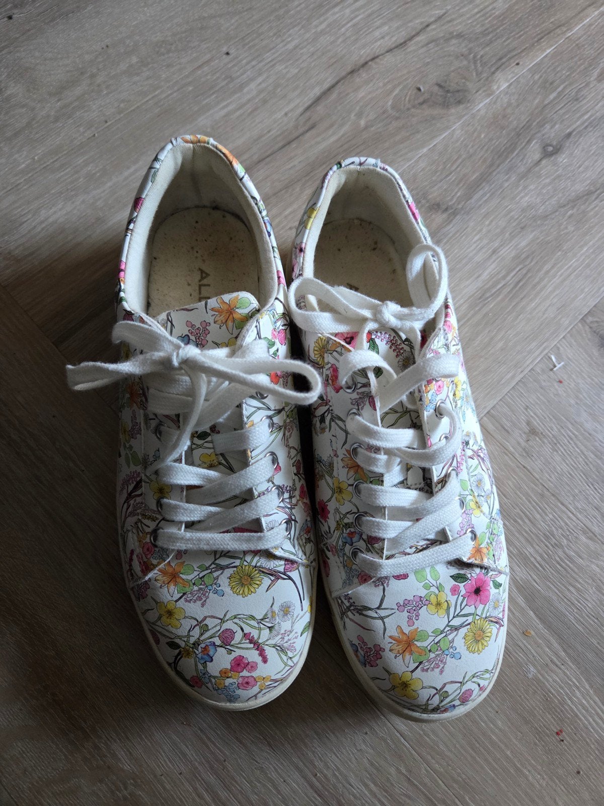 Leuke ALDO sneakers met bloemenprint - Maat 38.5, Wit, Ophalen of Verzenden, ALDO, Sneakers of Gympen