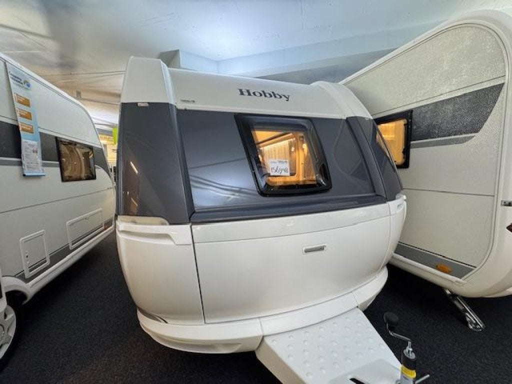 Hobby De Luxe 490 KMF 2026 BLACKLINE ACTIE!!!, Caravans en Kamperen, Hobby, Bedrijf, Treinzit, Schokbreker