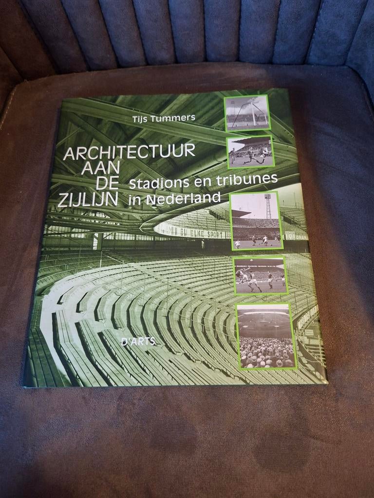 Architectuur Stadions en Tribunes Nederland, Ophalen of Verzenden, Zo goed als nieuw, Architectuur algemeen, Tijs Tummers