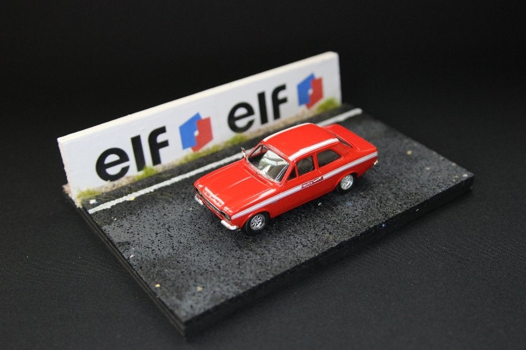 Diorama circuit met muur 1:43 Elf, Hobby en Vrije tijd, Modelbouw | Figuren en Diorama's, Info@bennie-gs.nl, Bennie G's, 7241MB