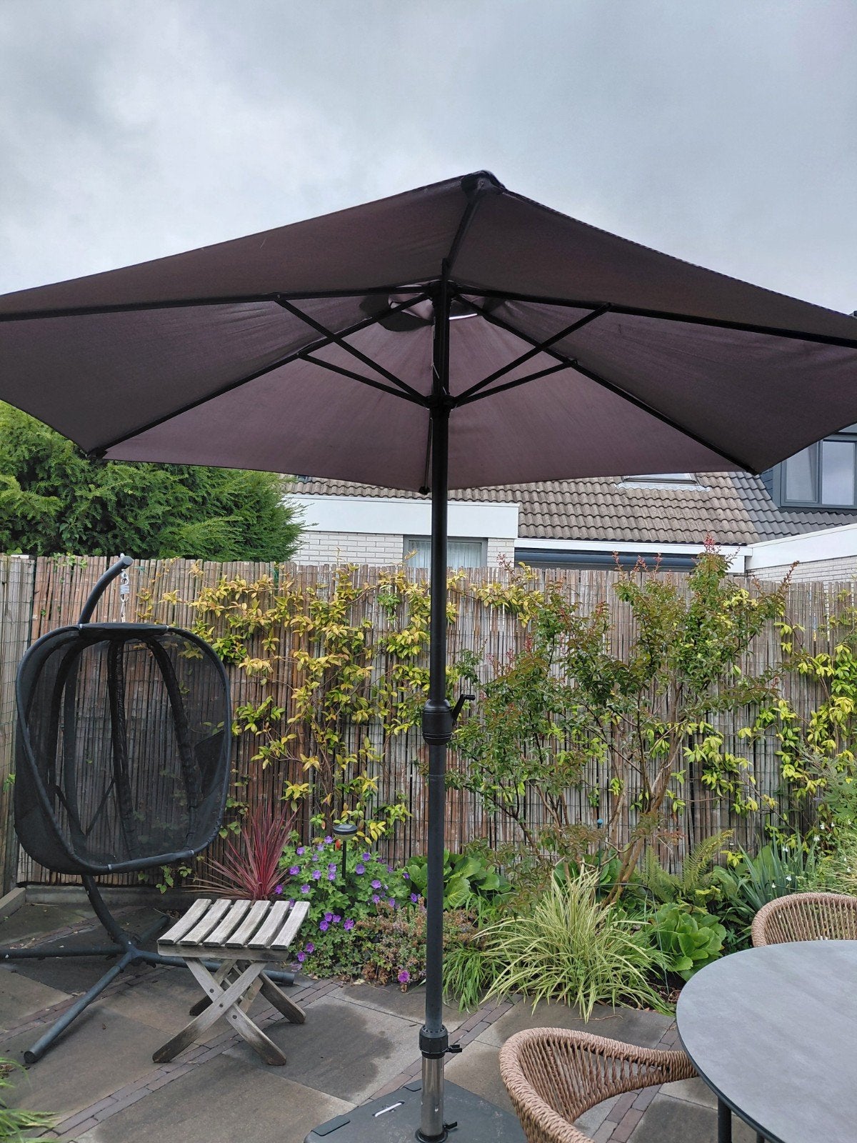 Grote parasol 3 mtr x 3 mtr grijs, Tuin en Terras, Parasols, Ophalen, Zo goed als nieuw, 2 tot 3 meter, Stokparasol